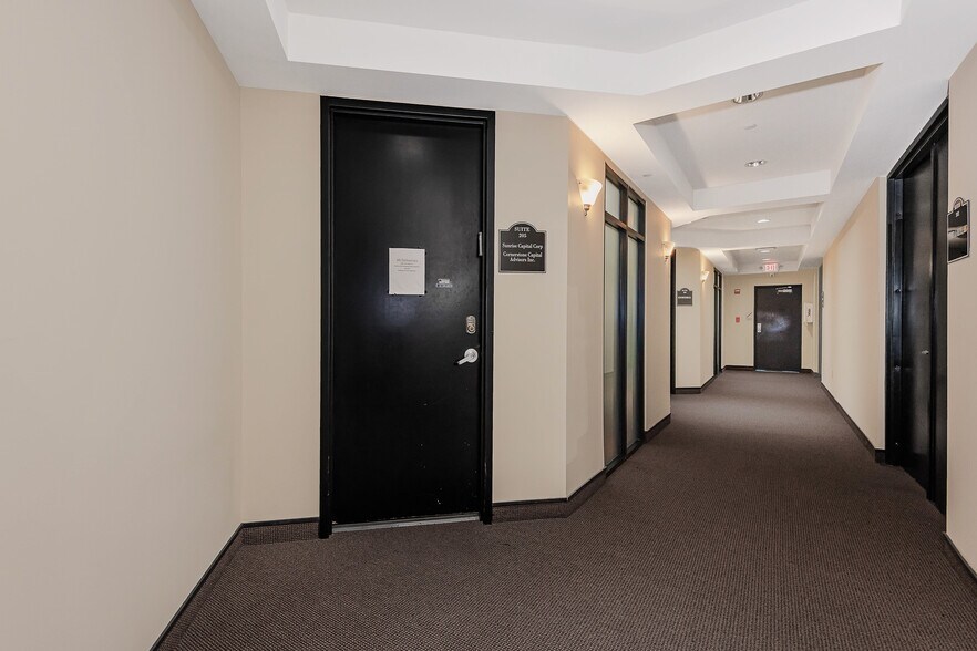5599 S University Dr, Davie, FL à vendre - Photo intérieure – Image 3 sur 22