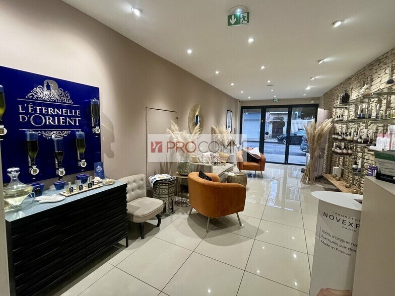 Local commercial dans Cavaillon à vendre - Hall d’entrée – Image 2 sur 12