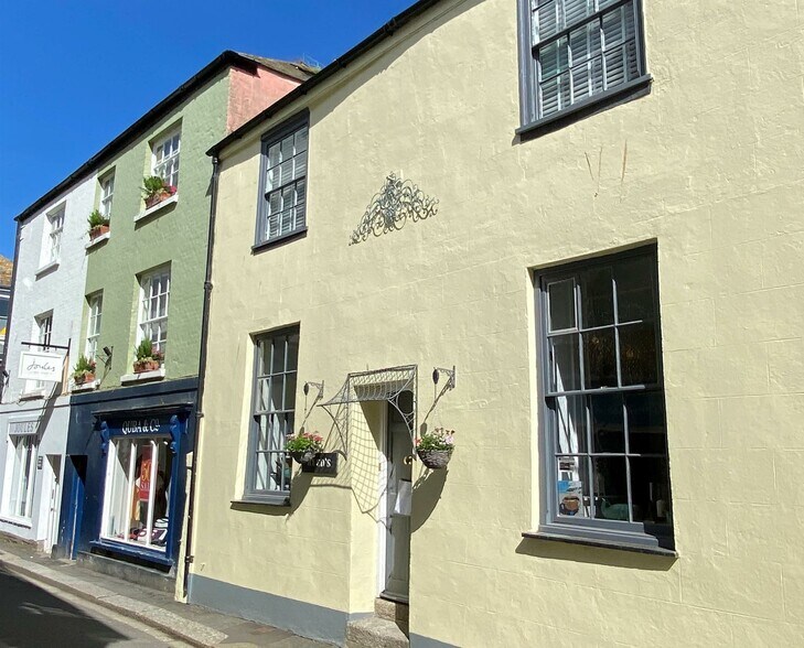 32 Fore St, Fowey à vendre - Photo principale – Image 1 sur 4