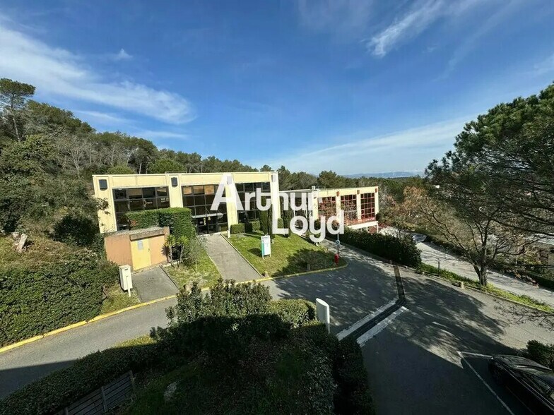 Bureau dans SOPHIA ANTIPOLIS à louer - Photo de l’immeuble – Image 1 sur 12