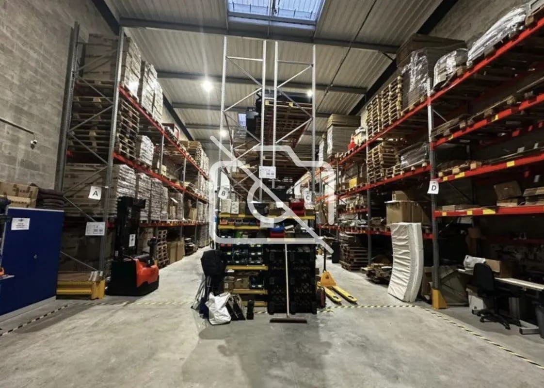 Industriel/Logistique dans Les Ulis à louer Photo de l’immeuble– Image 1 sur 7
