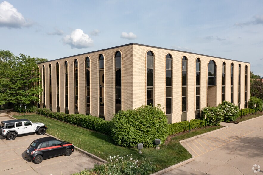 121 Fairfield Way, Bloomingdale, IL à louer - Photo de l’immeuble – Image 3 sur 9