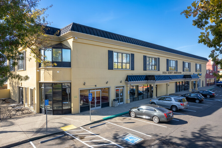 1110 W Kettleman Ln, Lodi, CA à louer - Photo de l’immeuble – Image 3 sur 26