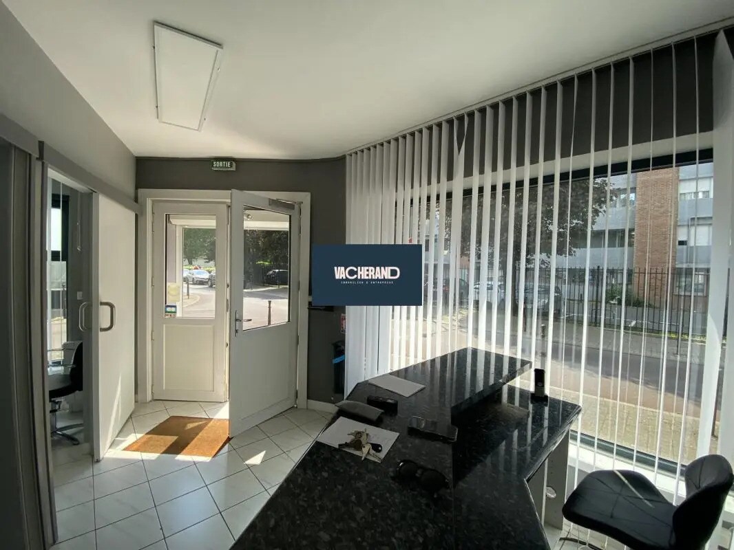 Local commercial dans La Madeleine à louer Photo intérieure– Image 1 sur 8