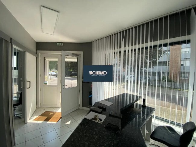 Plus de détails pour Local commercial à louer