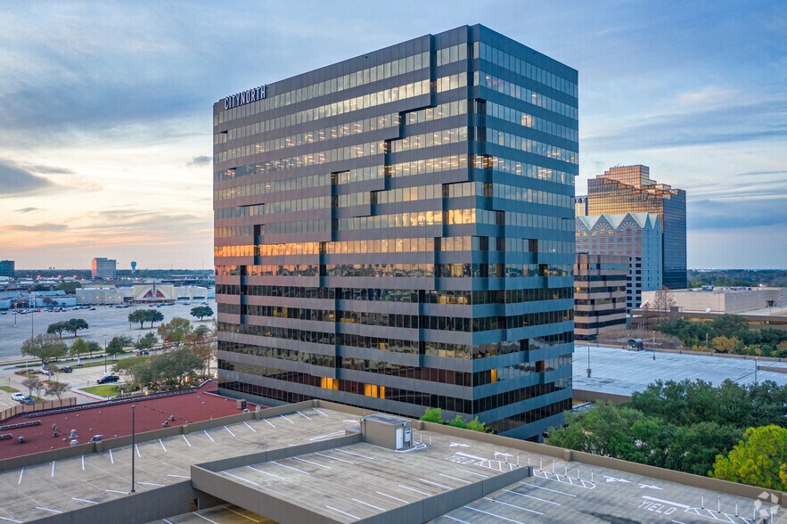 16825 Northchase Dr, Houston, TX à louer - Photo de l’immeuble – Image 3 sur 3