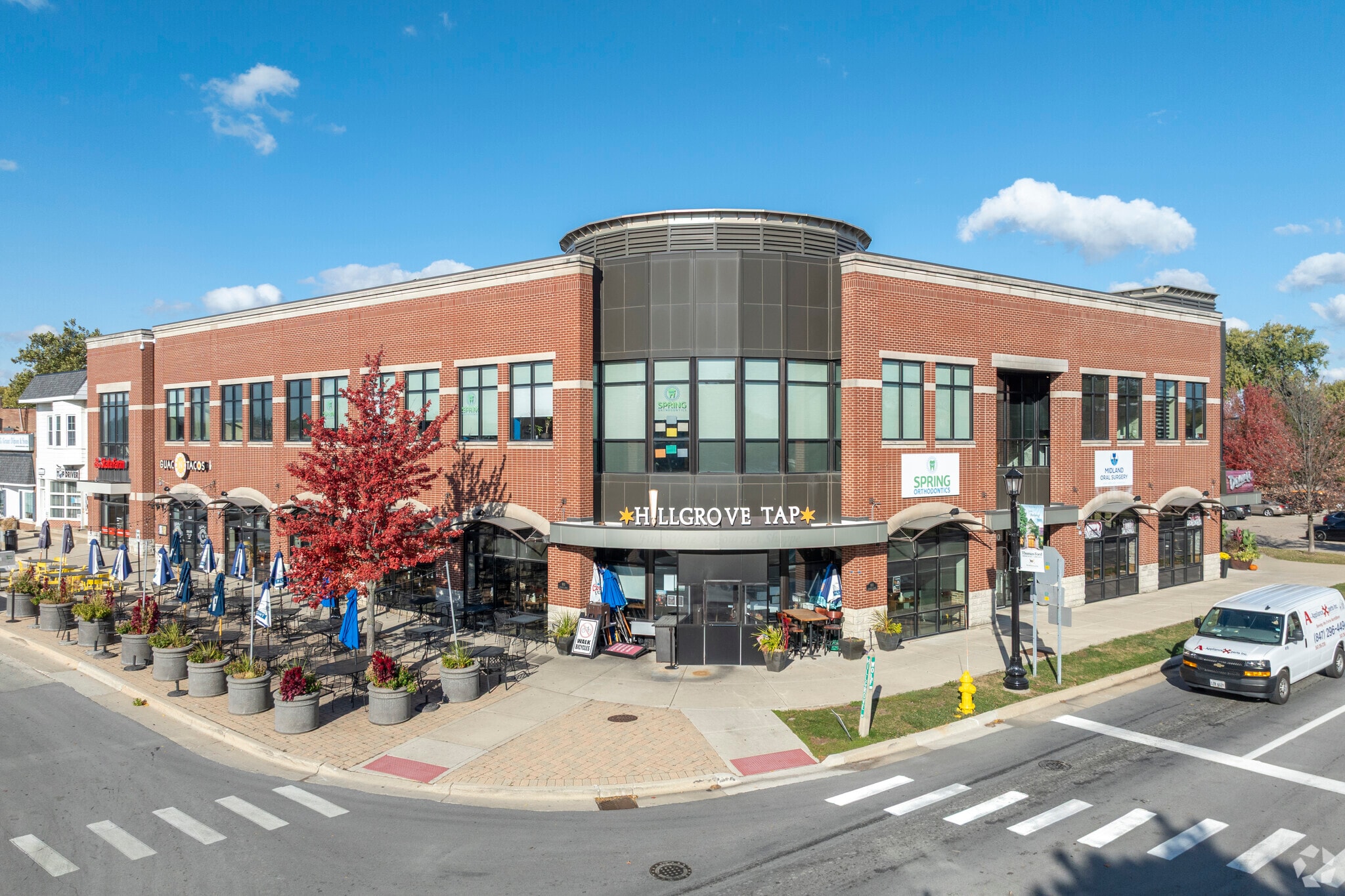 800 W Hillgrove Ave, Western Springs, IL à louer Photo principale– Image 1 sur 14
