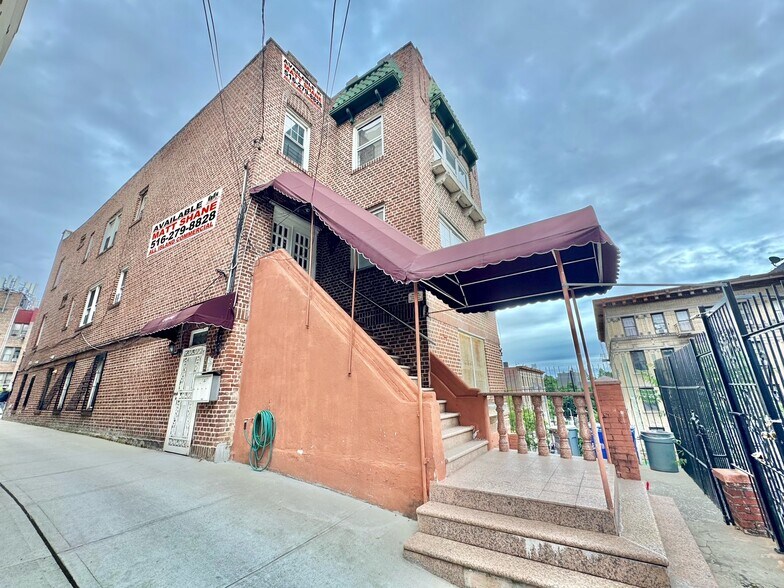 365 E 197th St, Bronx, NY à vendre - Photo de l’immeuble – Image 2 sur 41