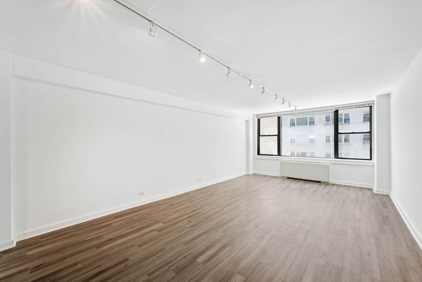 155 E 55th St, New York, NY à louer Photo de l’immeuble– Image 1 sur 9