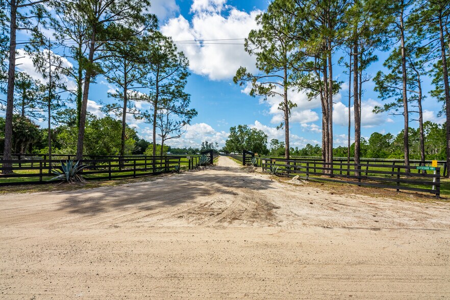 2499 Durrance Ln, Ormond Beach, FL à vendre - Photo de l’immeuble – Image 3 sur 17