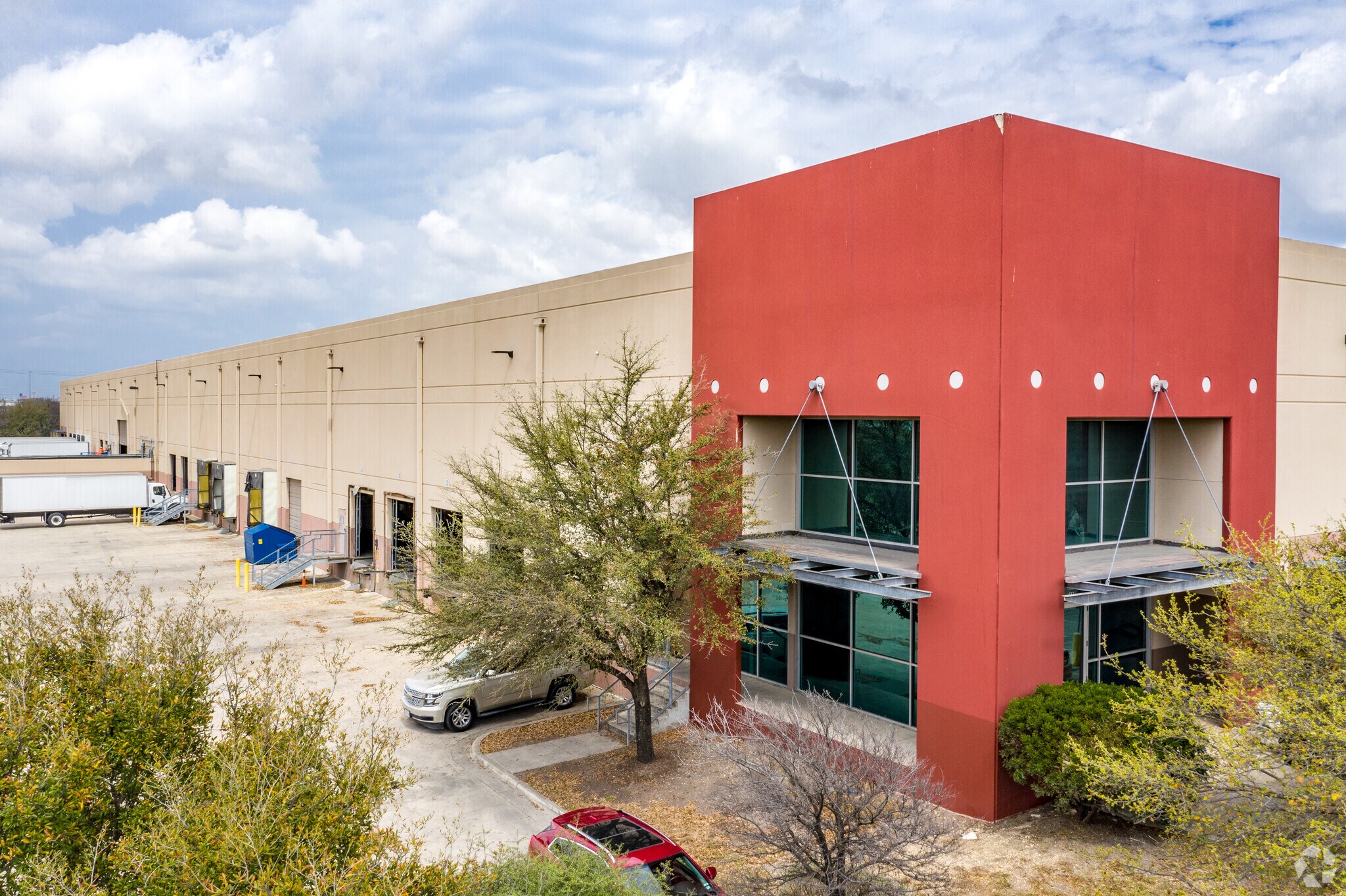 3005-3031 Interstate Dr, San Antonio, TX à louer Photo de l’immeuble– Image 1 sur 34