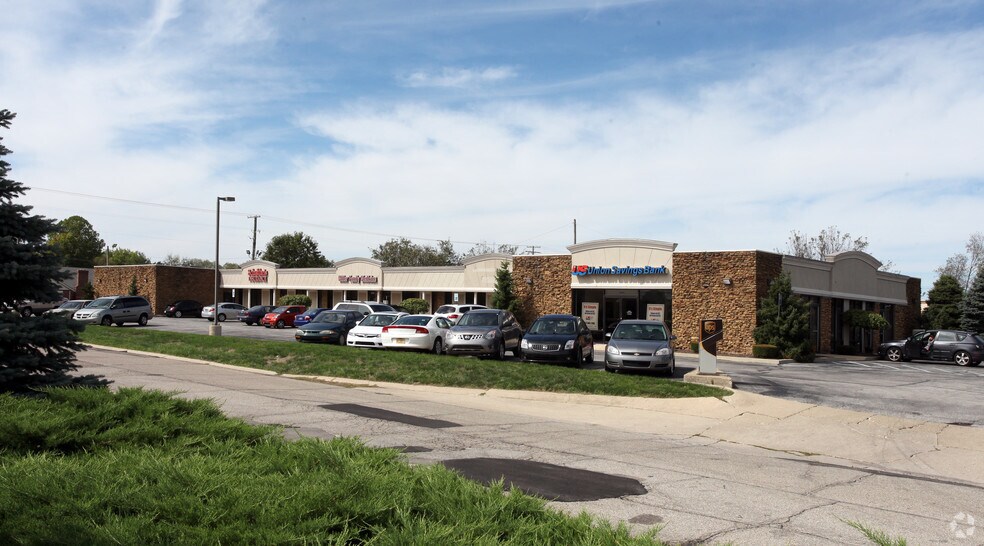 1692 Stonegate Dr, Greenwood, IN à louer - Photo de l’immeuble – Image 2 sur 3