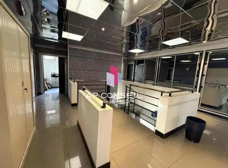 Bureau dans Versailles à louer - Photo intérieure – Image 3 sur 3