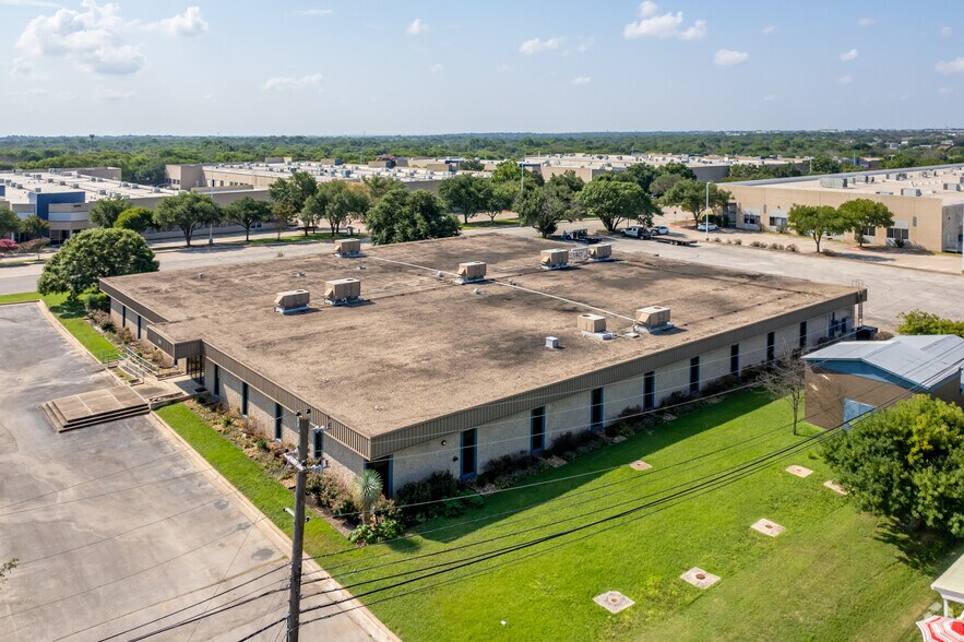 1915 Kramer Ln, Austin, TX à louer - Photo de l’immeuble – Image 3 sur 5