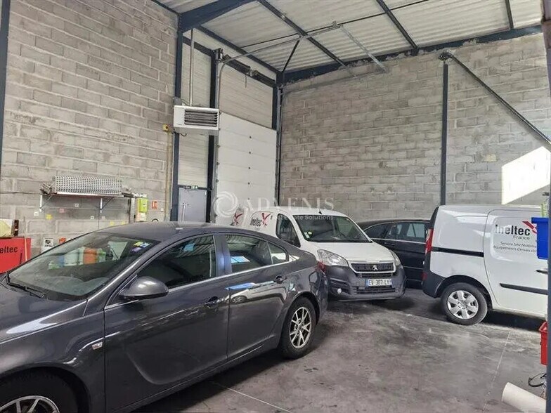 Local d’activités dans Vénissieux à louer - Photo de l’immeuble – Image 2 sur 10
