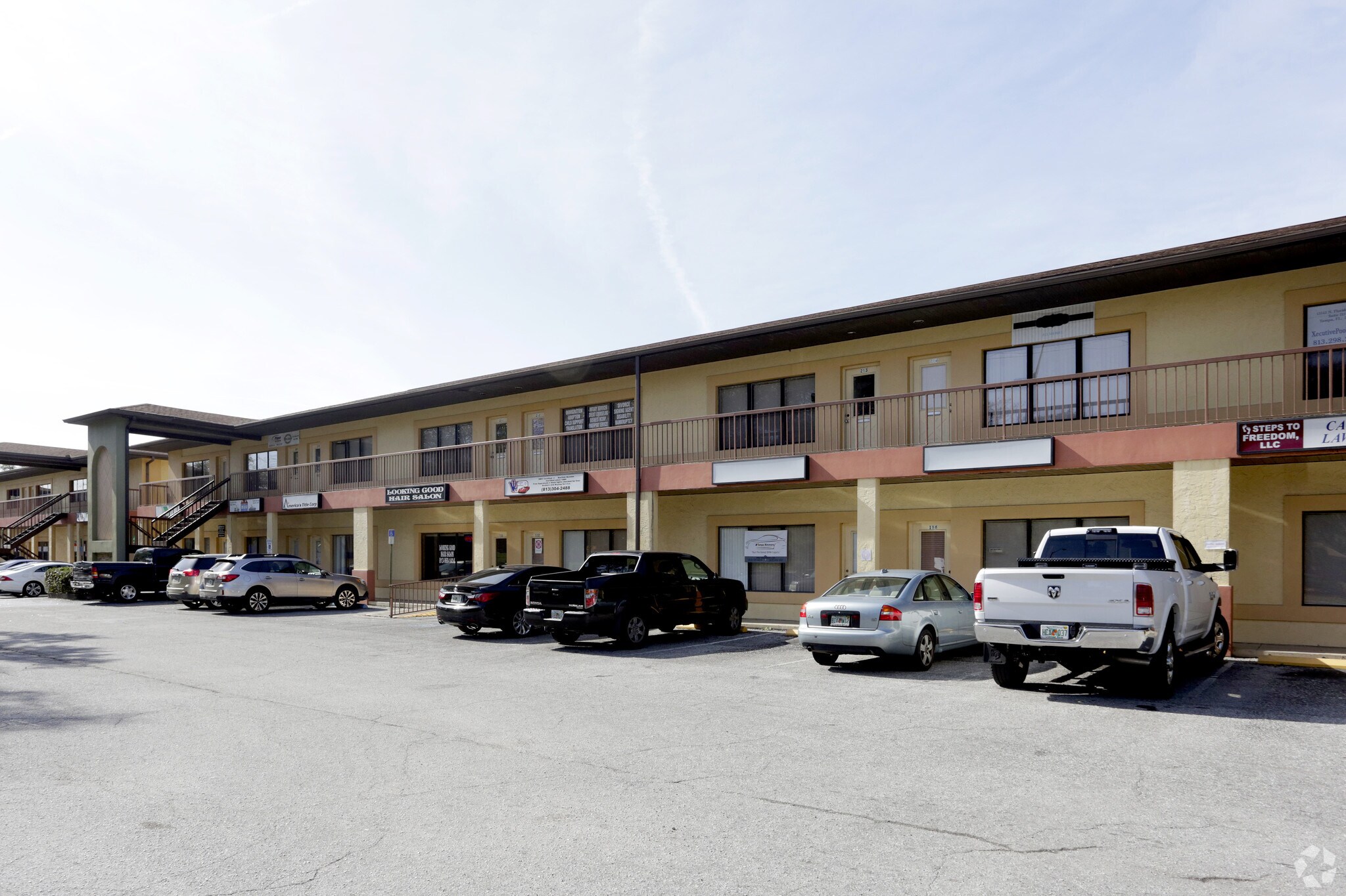 13542 N Florida Ave, Tampa, FL à louer Photo de l’immeuble– Image 1 sur 12