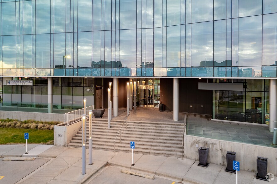 5010 Richard Rd SW, Calgary, AB à louer - Photo de l’immeuble – Image 3 sur 10