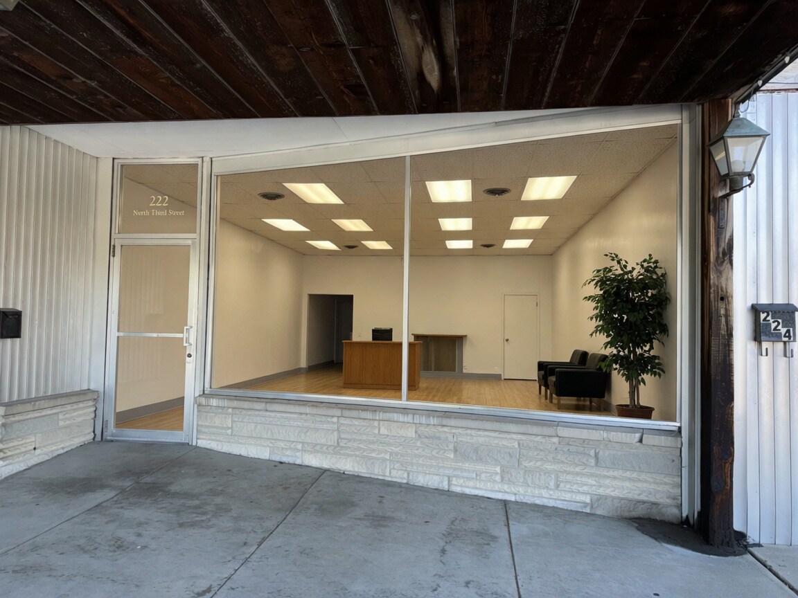 222 N Third St, Kentland, IN à louer Photo de l’immeuble– Image 1 sur 2