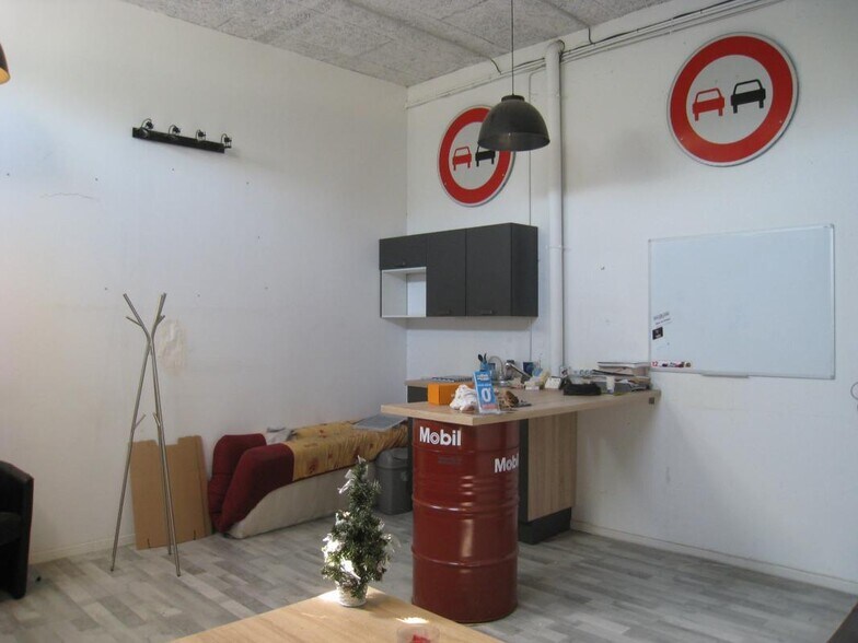 Industriel/Logistique dans Aubagne à louer - Photo de l’immeuble – Image 3 sur 5