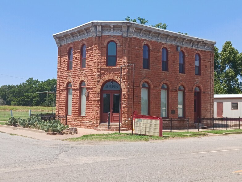 106 Main St, Mulhall, OK à vendre - Photo de l’immeuble – Image 2 sur 12