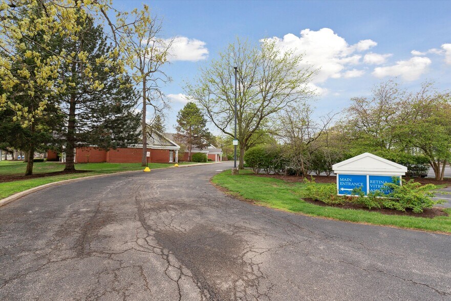 3740 W Sylvania Ave, Toledo, OH à vendre - Photo de l’immeuble – Image 2 sur 40