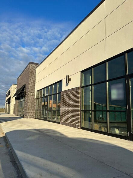 3165 33rd Street South, Fargo, ND à louer - Photo de l’immeuble – Image 2 sur 5