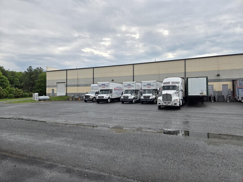 8110 River Stone Dr, Fredericksburg, VA à louer - Photo de l’immeuble – Image 3 sur 19