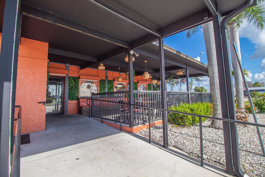 4400 Hancock Bridge Pky, North Fort Myers, FL à vendre - Photo de l’immeuble – Image 2 sur 27