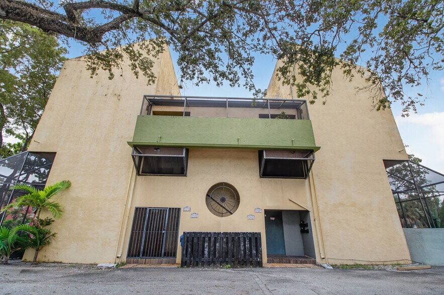 7420 SW 59th Ave, South Miami, FL à vendre - Photo de l’immeuble – Image 2 sur 10