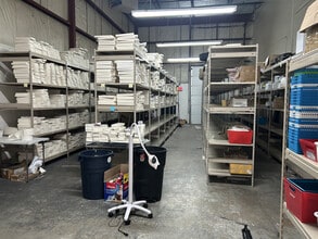 10703-10721 181 St NW, Edmonton, AB à louer Photo intérieure– Image 2 sur 3