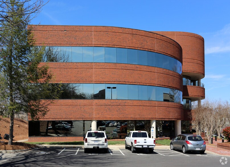 2000 Frontis Plaza Blvd, Winston-Salem, NC à louer - Photo de l’immeuble – Image 2 sur 6