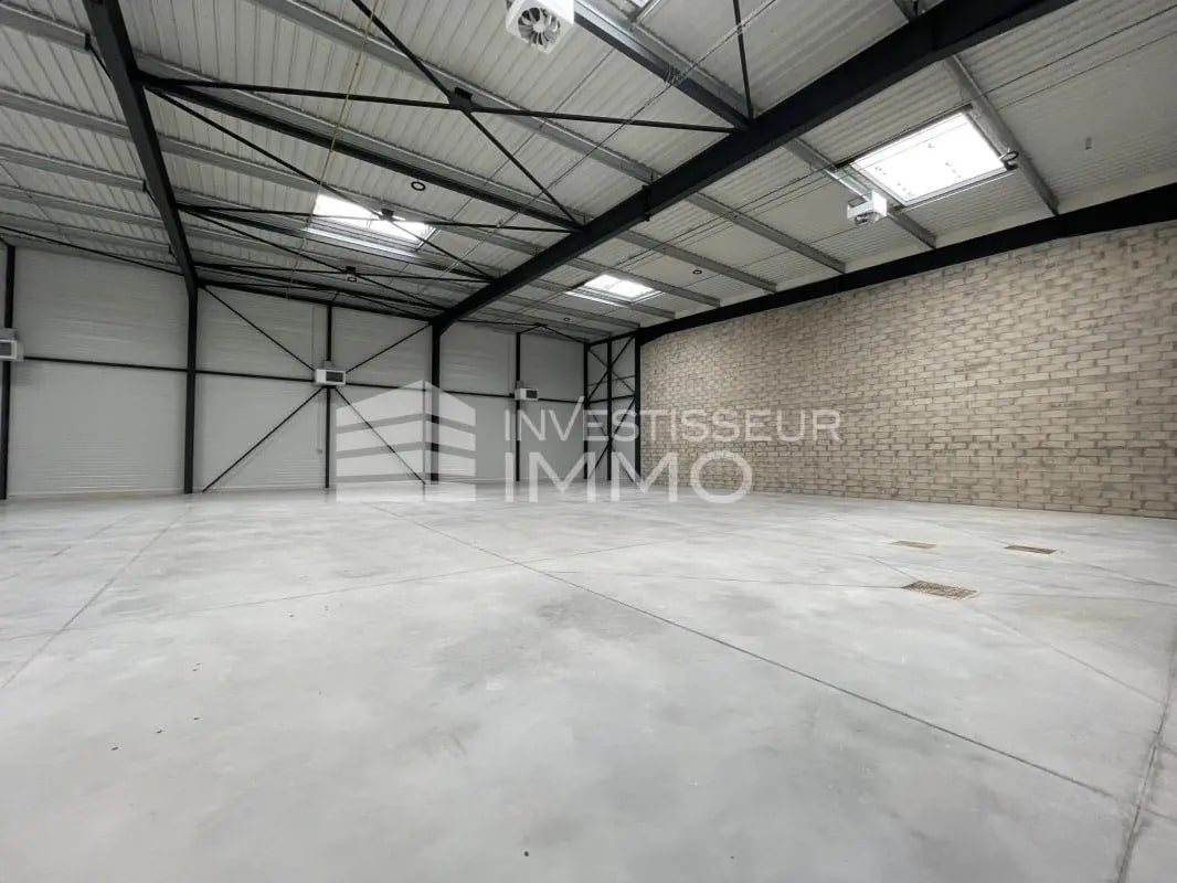 Local d'activités dans Moissy-Cramayel à vendre Photo de l’immeuble– Image 1 sur 4