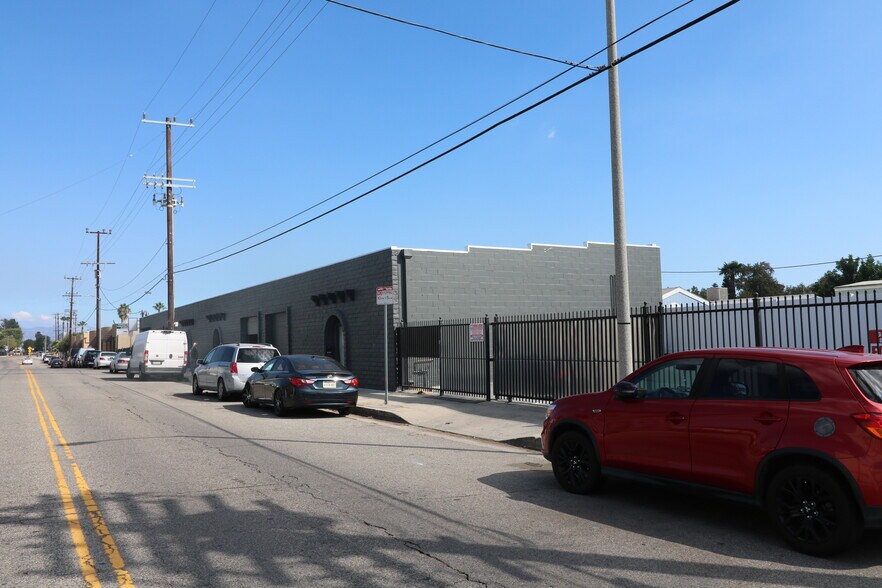 16770-16780 Stagg St, Van Nuys, CA à louer - Photo de l’immeuble – Image 3 sur 15