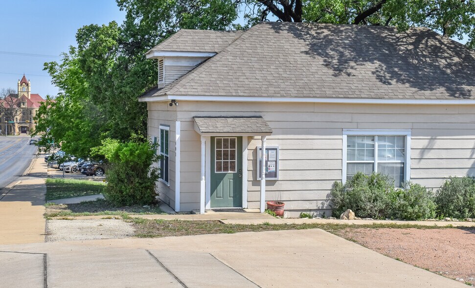 405 S Bridge St, Brady, TX à vendre - Photo de l’immeuble – Image 1 sur 1