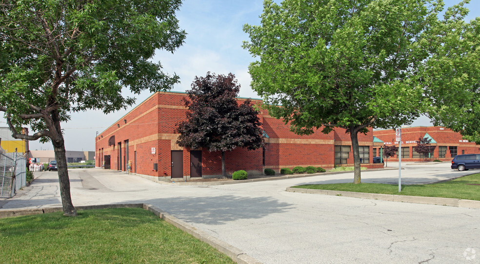 6580 Davand Dr, Mississauga, ON à louer - Photo de l’immeuble – Image 3 sur 8