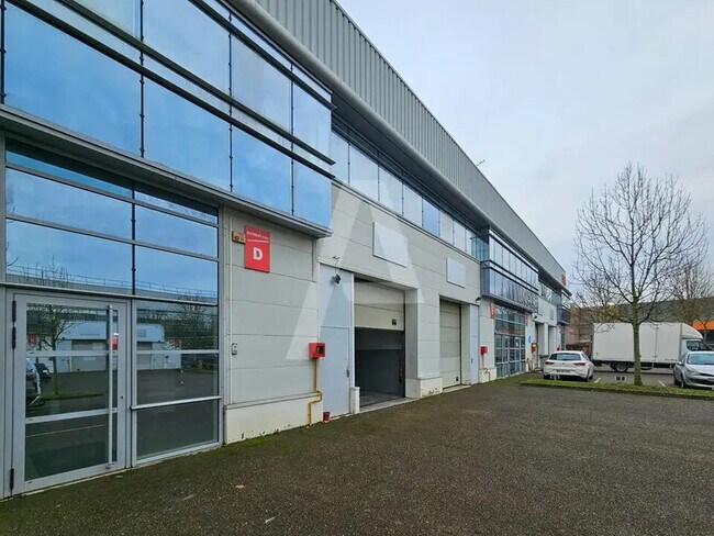 Plus de détails pour 5 Rue Georges Méliès, Bois-d'Arcy - Local d'activités à louer