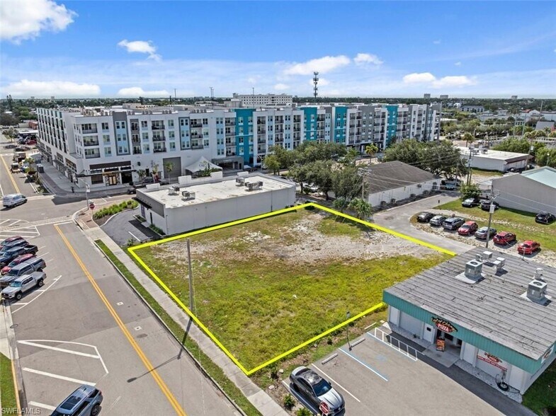 4710 SE 9th Pla SE 9th Place, Cape Coral, FL à vendre - Photo de l’immeuble – Image 2 sur 4