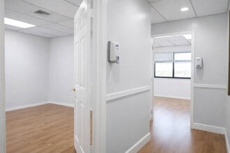 3383 NW 7th St, Miami, FL à louer Photo intérieure– Image 1 sur 3