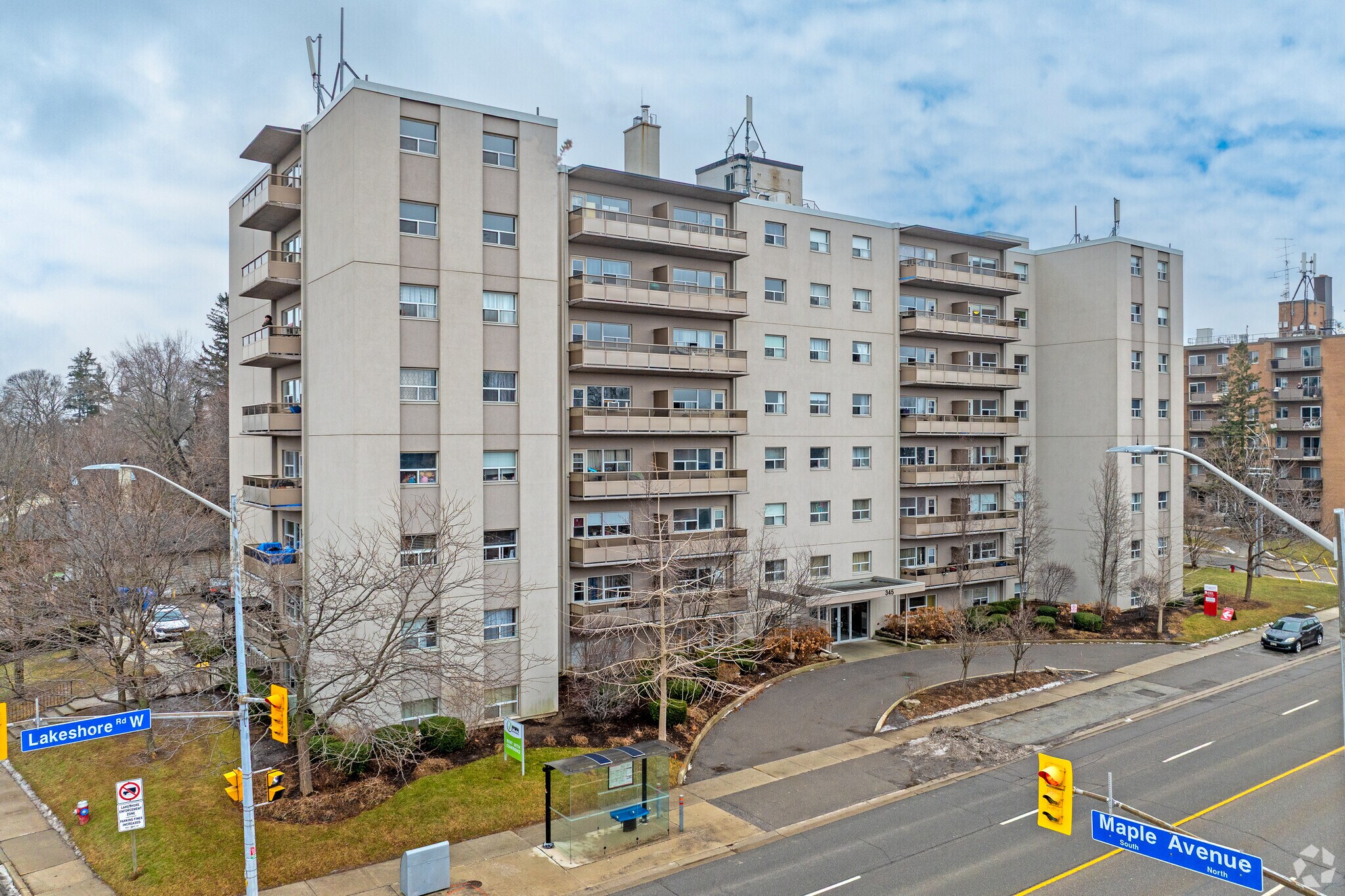 345 Lakeshore Rd W, Mississauga, ON à louer Photo principale– Image 1 sur 21
