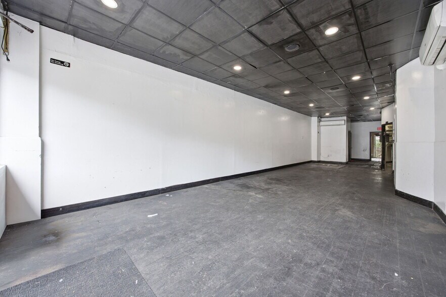 513 Grand St, Brooklyn, NY à louer - Photo de l’immeuble – Image 3 sur 14
