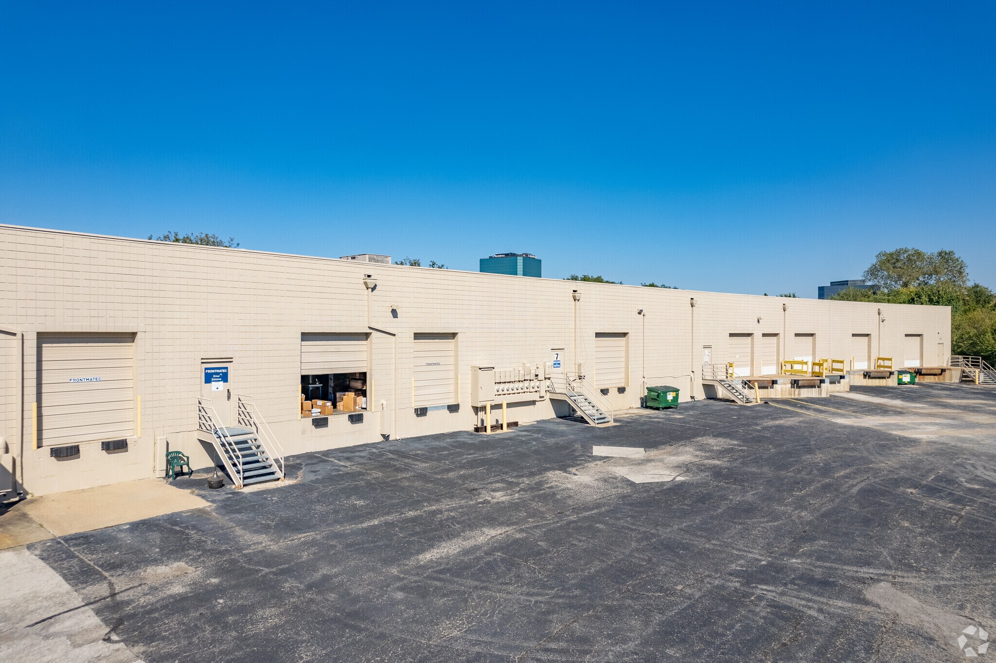 7810-7900 NW 100th St, Kansas City, MO à louer Photo de l’immeuble– Image 1 sur 25