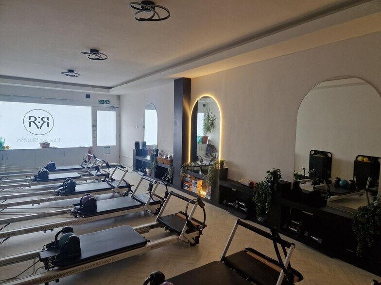 9 Tree View Ct, Liverpool à louer - Photo de l’immeuble – Image 3 sur 7