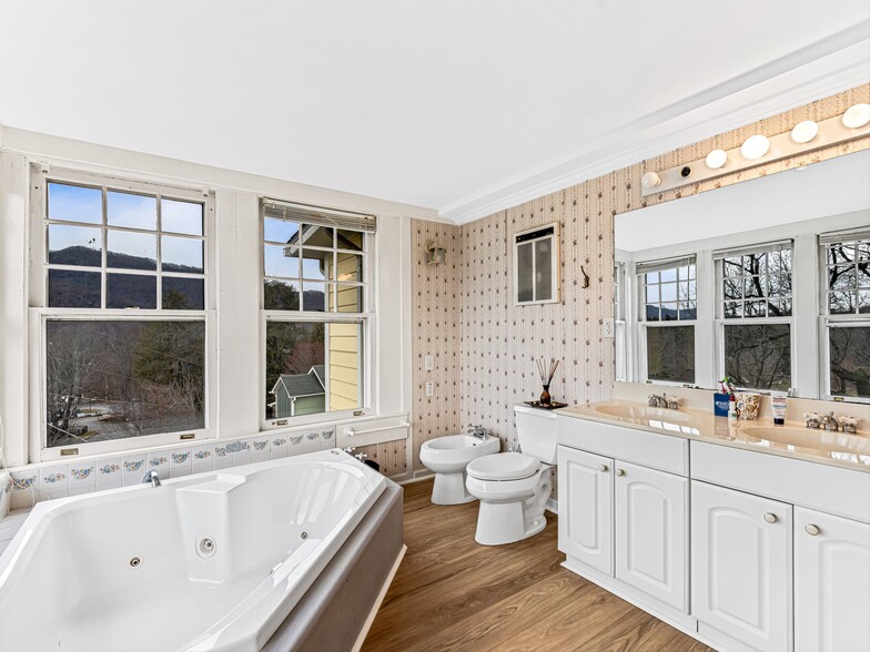 274 S Main St, Waynesville, NC à vendre - Photo de l’immeuble – Image 3 sur 91