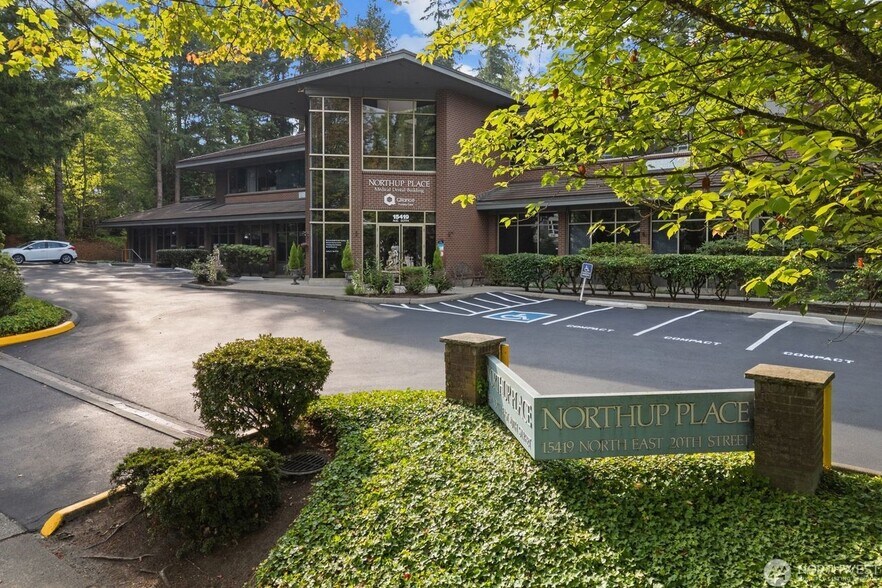 15419 NE 20th St, Bellevue, WA à vendre - Photo de l’immeuble – Image 2 sur 22