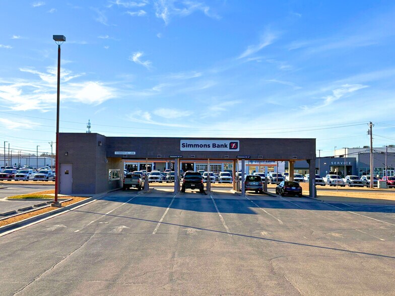 7250 NW Expressway St, Oklahoma City, OK à louer - Photo de l’immeuble – Image 2 sur 10