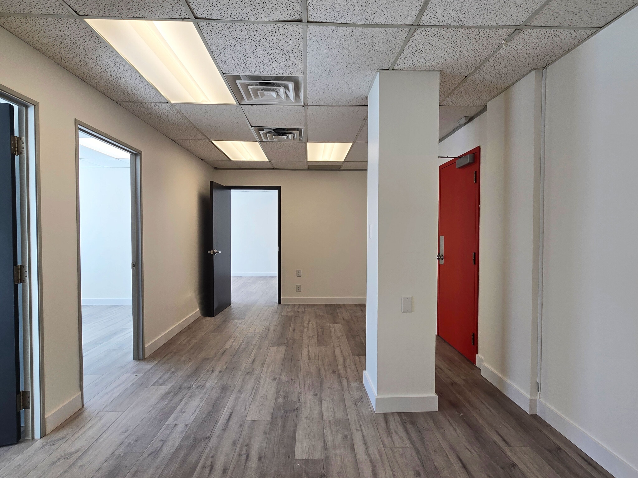 1680-1690 Woodward Dr, Ottawa, ON à louer Photo intérieure– Image 1 sur 6