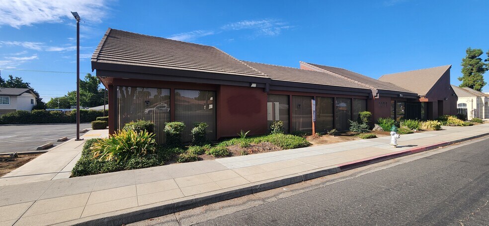 1177 E Shaw Ave, Fresno, CA à louer - Photo de l’immeuble – Image 2 sur 9