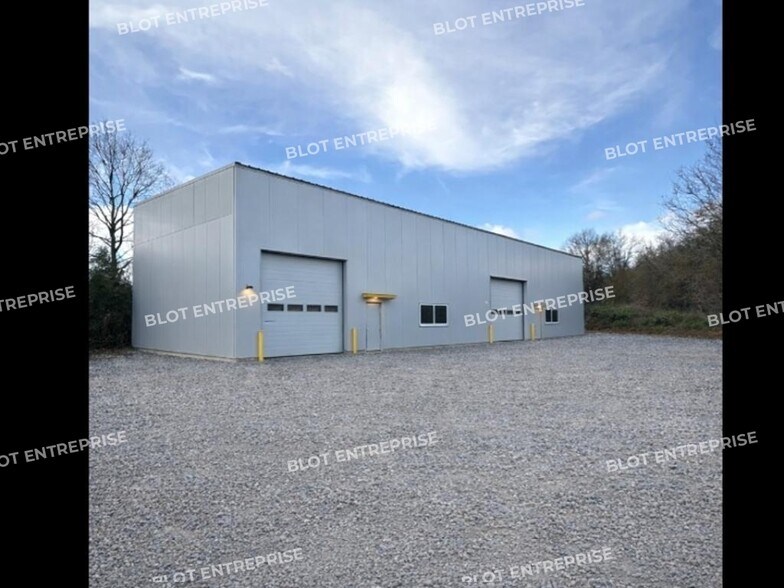 Industriel/Logistique dans Retiers à louer - Photo de l’immeuble – Image 1 sur 3