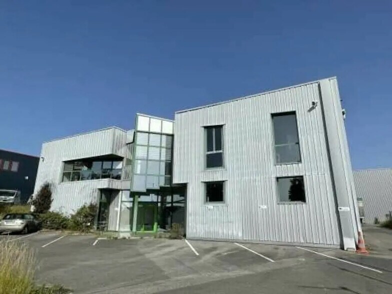 Local d'activités dans Linas à vendre - Photo de l’immeuble – Image 1 sur 11