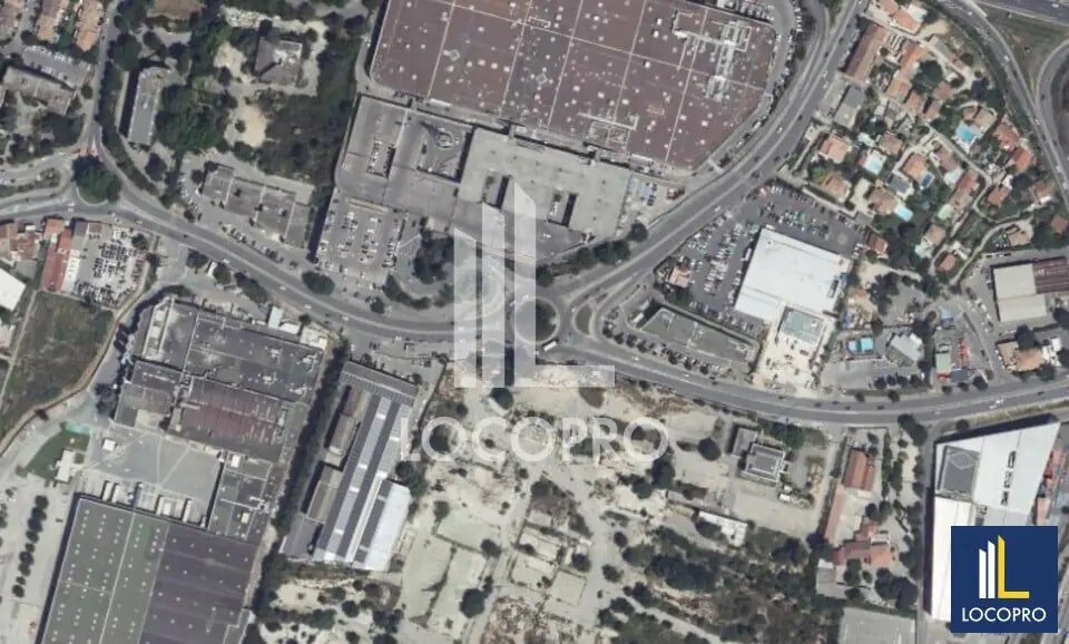 Local commercial dans Marseille à louer - Photo de l’immeuble – Image 1 sur 3